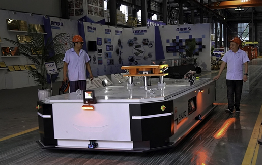 30T 牽引 AGV 在物流行業優勢顯著，具備強大負載、精準導航、自動化作業、適應復雜環境、節省人力、便于集成以及安全性能突出等優勢，助力物流高效運作。